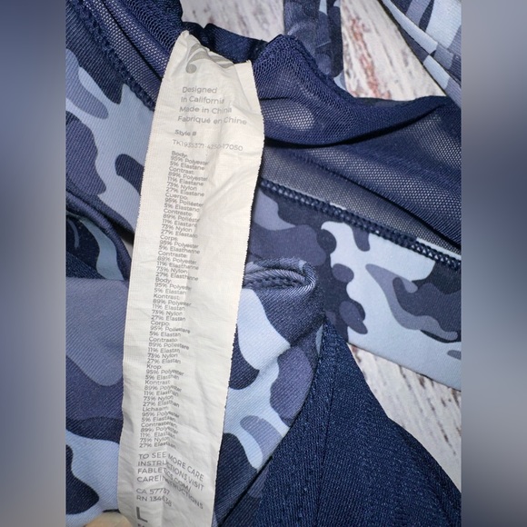 Fabletics Camo Tank w/ bra Large Blue - Picture 7 of 7